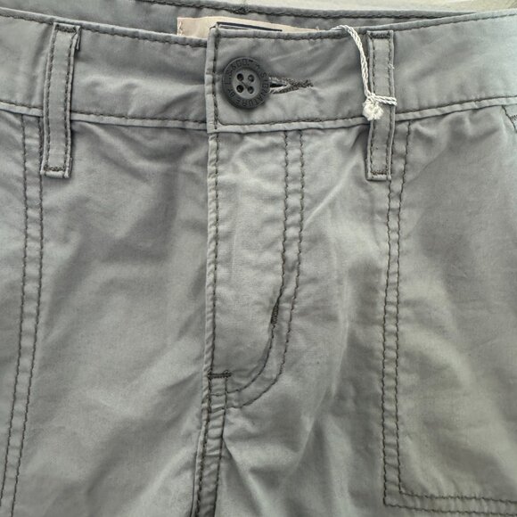 NWT Levi's Signature Gray Mid Rise Misses Shorts Size 8 - Picture 3 of 9